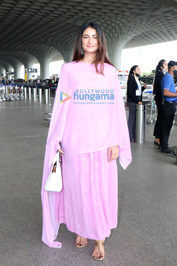 photos pranutan bahl palak tiwari hansika motwani and others snapped at the airport 2