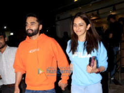 Photos: Rakul Preet Singh and Jackky Bhagnani snapped at Farmers’ Cafe in Bandra