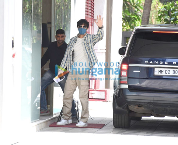 photos ranbir kapoor spotted at t series office in andheri 3