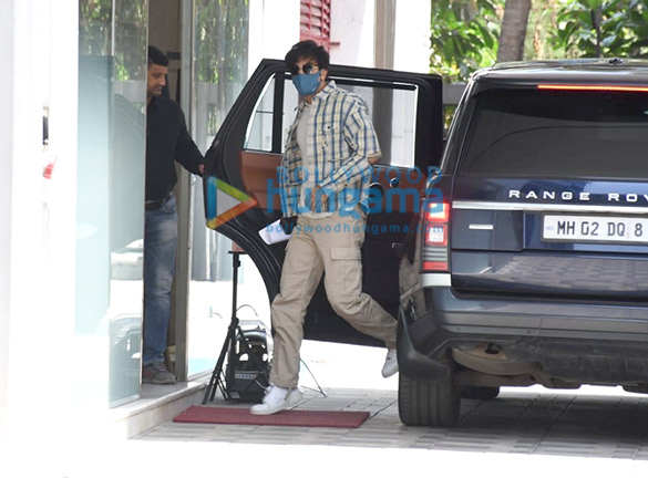 photos ranbir kapoor spotted at t series office in andheri 4