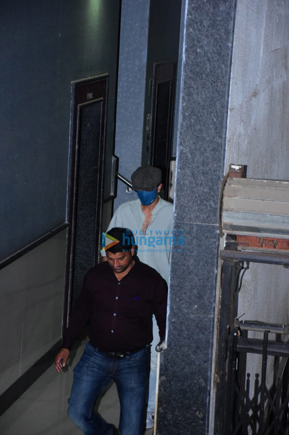 photos ranbir kapoor spotted in bandra 6