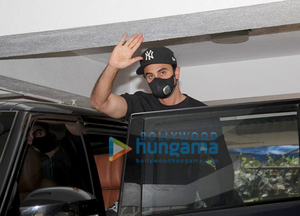 photos ranbir kapoor spotted outside a dubbing studio in khar 2