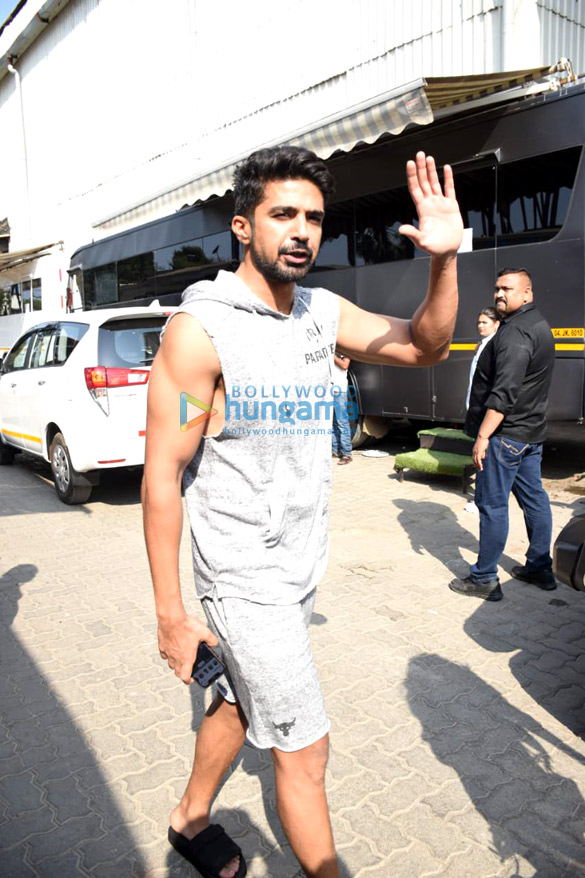 photos rashami desai sara ali khan and saqib saleem spotted on the sets of the khatra khatra show 6