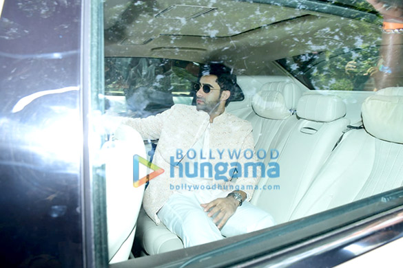 photos saif ali khan kareena kapoor khan pooja bhatt mahesh bhatt navya naveli nanda among others arrive at ranbir kapoor and alia bhatts wedding in bandra 8