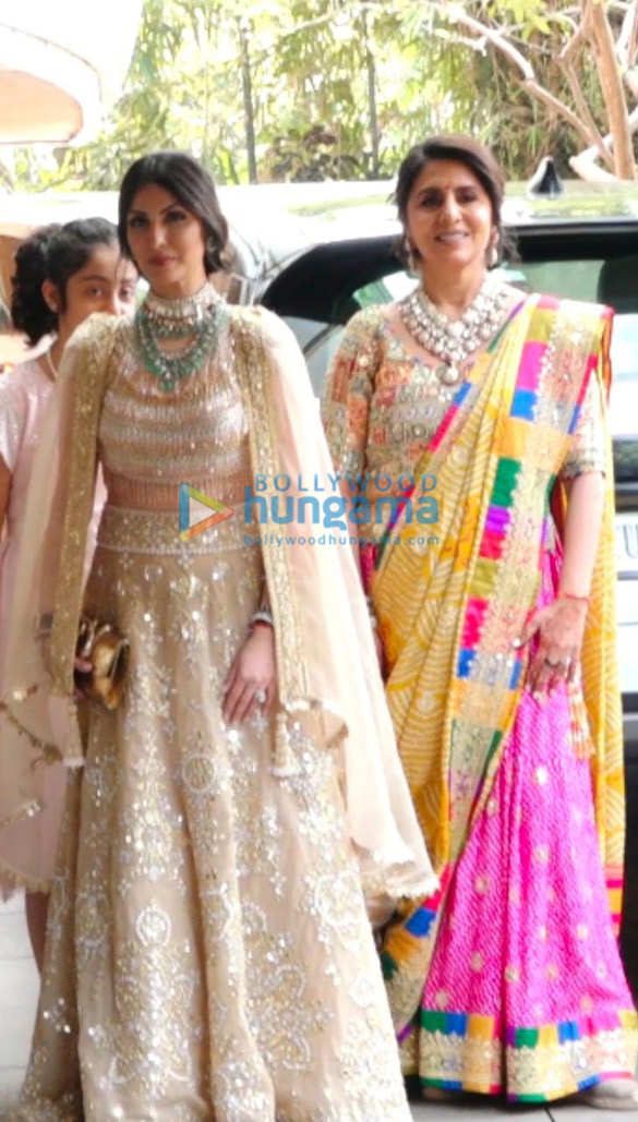 photos saif ali khan kareena kapoor khan pooja bhatt mahesh bhatt navya naveli nanda among others arrive at ranbir kapoor and alia bhatts wedding in bandra5 2