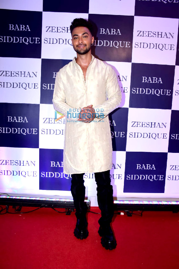 photos salman khan sanjay dutt aamna sharif esha gupta zaheer iqbal and others snapped at baba siddiques iftaar party2 1