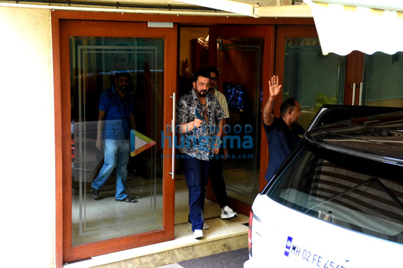 photos sanjay dutt spotted at bandra 2
