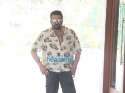 Photos: Sanjay Dutt spotted in Khar