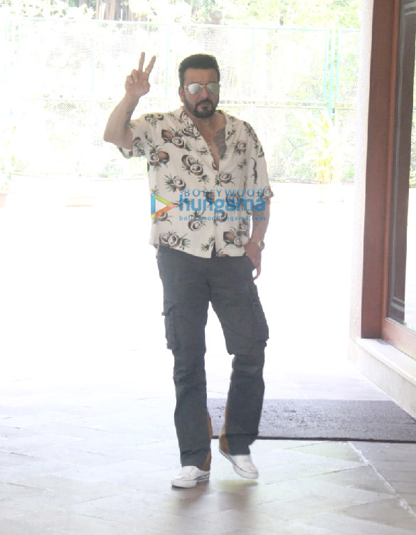 photos sanjay dutt spotted in khar 4
