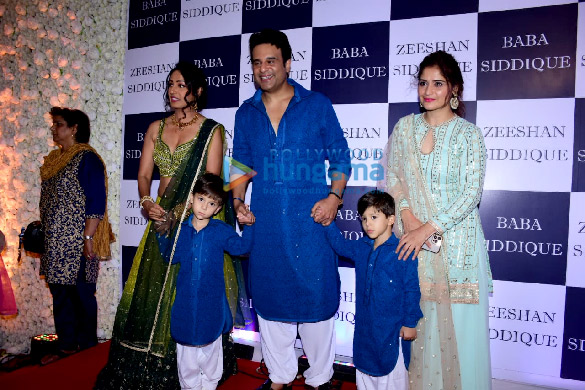 photos shah rukh khan salman khan sanjay dutt aamna sharif esha gupta and others snapped at baba siddiques iftaar party8 1 2