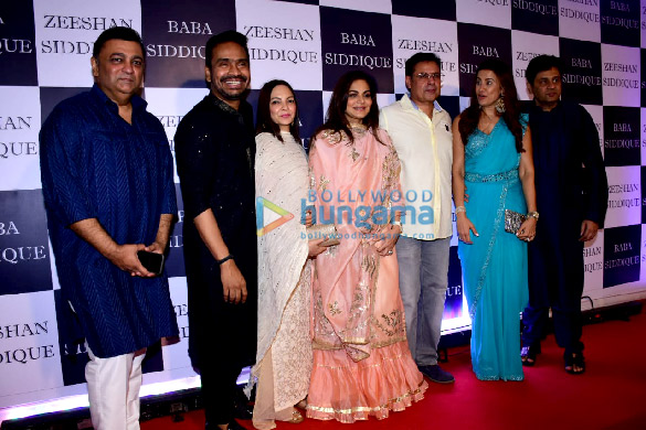 photos shah rukh khan salman khan sanjay dutt aamna sharif esha gupta and others snapped at baba siddiques iftaar party8 19