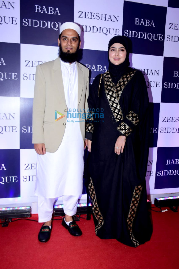 photos shah rukh khan salman khan sanjay dutt aamna sharif esha gupta and others snapped at baba siddiques iftaar party8 2 2