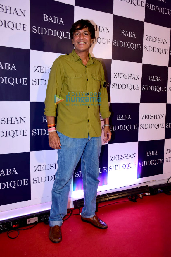 photos shah rukh khan salman khan sanjay dutt aamna sharif esha gupta and others snapped at baba siddiques iftaar party8 24