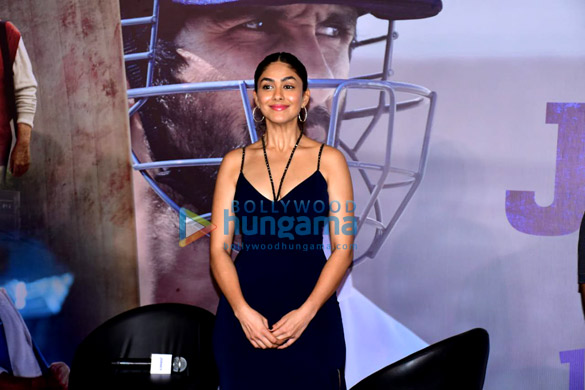 photos shahid kapoor and mrunal thakur snapped at the second trailer launch of jersey 2