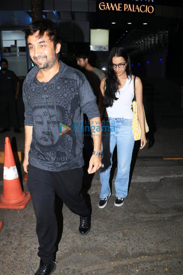 photos shraddha kapoor siddhanth kapoor and others snapped at game palacio in bandra 3