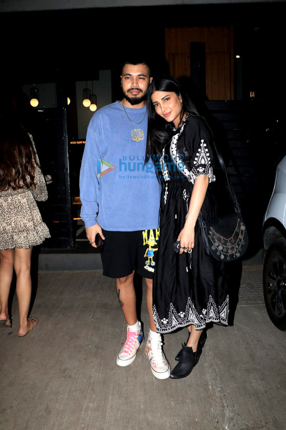 Photos: Shruti Haasan snapped with her boyfriend at Mizu in Bandra Photos: Shruti Haasan snapped with her boyfriend at Mizu in Bandra