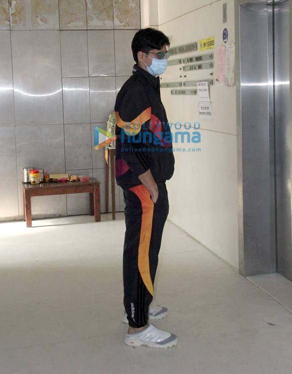 photos sidharth malhotra spotted in santacruz 3