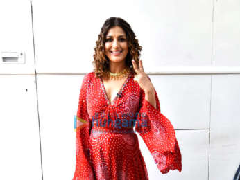 Photos: Sonali Bendre snapped on the sets of DID Lil Masters in Goregaon