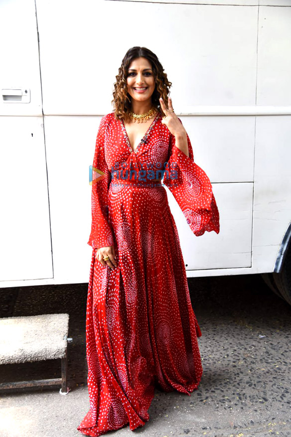 photos sonali bendre snapped on the sets of did lil masters in goregaon 2