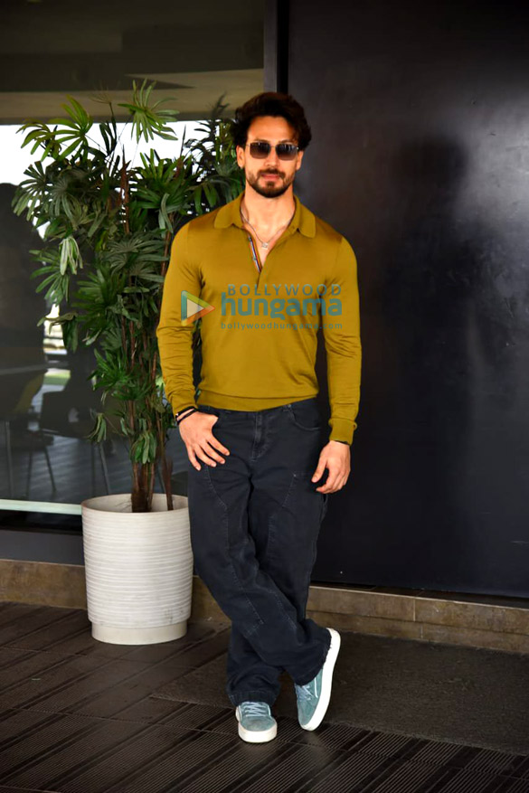photos tiger shroff tara sutaria and nawazuddin siddiqui snapped promoting heropanti 2 at nadiadwala entertainments office in andheri 4