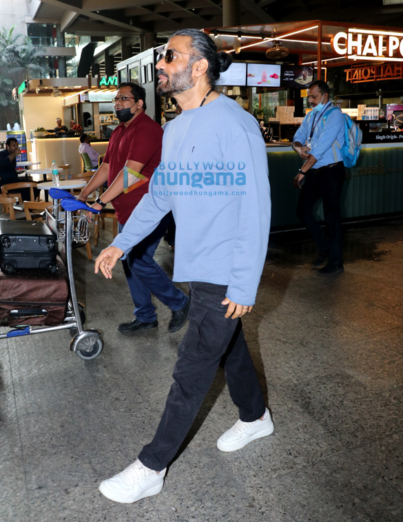 photos urvashi rautela madhuri dixit rashmika mandanna and others snapped at the airport 4
