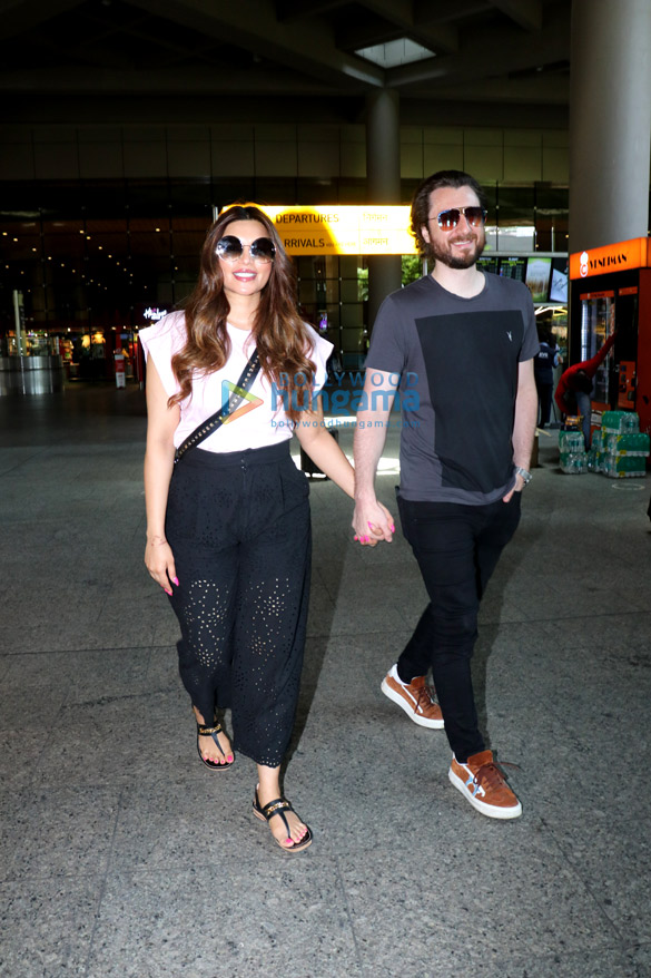 photos urvashi rautela madhuri dixit rashmika mandanna and others snapped at the airport1 3 2