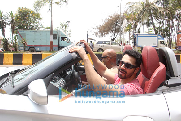 photos varun dhawan spotted in the city taking a car ride with hakim aalim 4