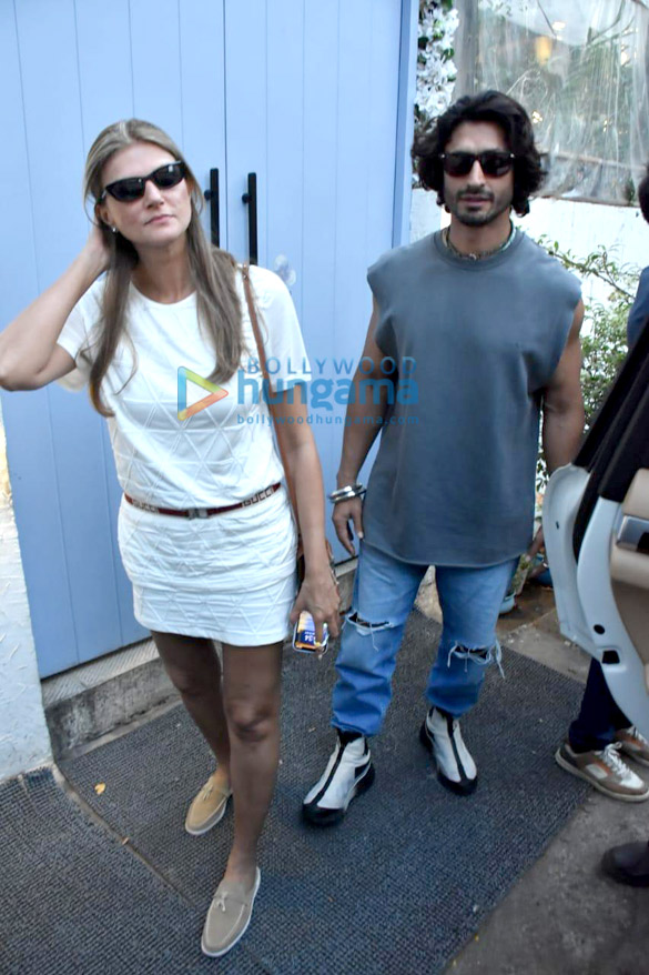 photos vidyut jammwal and nandita mahtani snapped in bandra 4