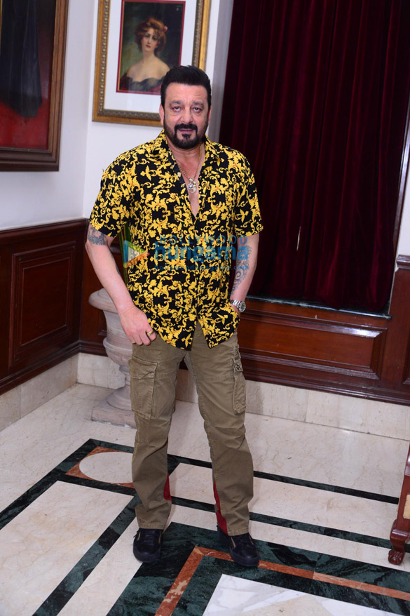 photos yash sanjay dutt raveena tandon srinidhi shetty and ritesh sidhwani promote k g f chapter 2 in delhi 2