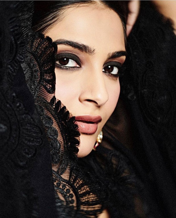 Pregnant Sonam Kapoor sets maternity fashion goals in black kaftan worth Rs. 38,117