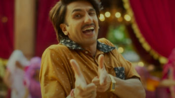 Ranveer Singh’s self-choreography in Jayeshbhai Jordaar’s first track ‘Firecracker’ is hilarious and addictive