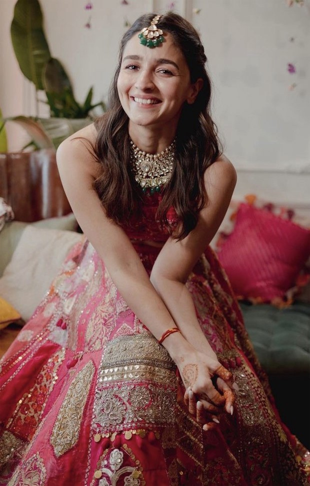 Alia bhatt will wear a pink Sabyasachi lehenga in wedding: Alia Bhatt  pastel themed wedding: Alia will wear a pink Sabyasachi lehenga And Manish  Malhotra Designer dress in wedding Function- सब्यासाची का