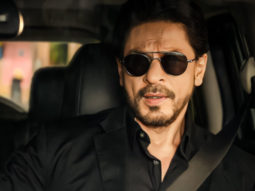 Ranbir Kapoor- Alia Bhatt Wedding: Shah Rukh Khan arrives for the wedding reception; hides his look with a black curtain inside the car