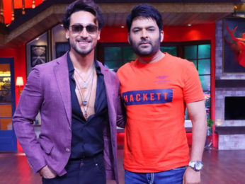 Tiger Shroff and Kapil Sharma strike a pose on the sets of The Kapil Sharma Show for Heropanti 2 promotions Tiger Shroff and Kapil Sharma strike a pose on the sets of The Kapil Sharma Show for Heropanti 2 promotions