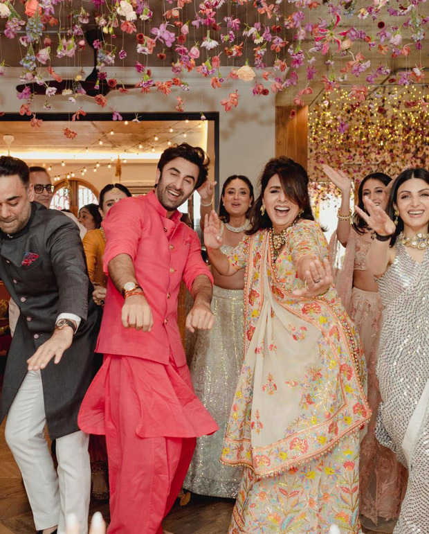 Ranbir Kapoor-Alia Bhatt Wedding: Ranbir carries Rishi Kapoor's photo, dances with Alia, Neetu, Kareena, Karisma, Riddhima at mehendi ceremony 