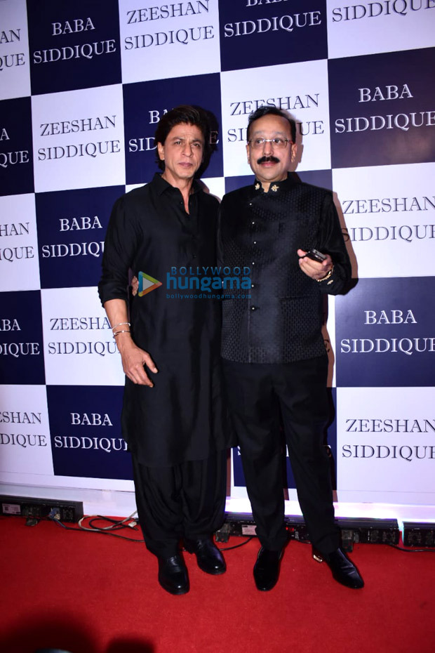 Shah Rukh Khan looks dapper in Pathani as he arrives for Baba Siddique's Iftaar party, watch video