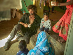 Akshay Kumar poses with a tea cup in leaked pictures from the sets of Soorarai Pottru remake
