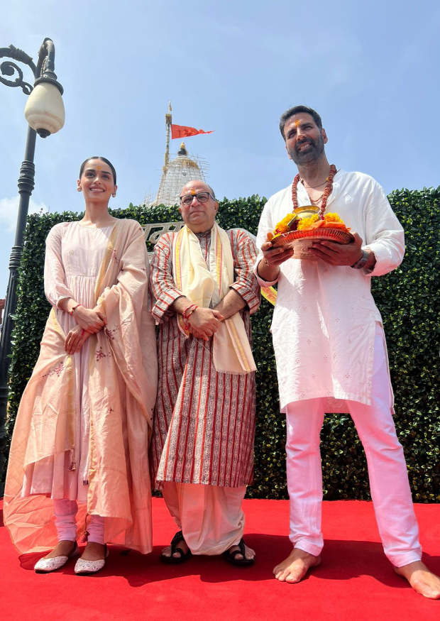 Akshay Kumar and Manushi Chhillar pay tribute to Samrat Prithviraj at Somnath Temple, see pictures