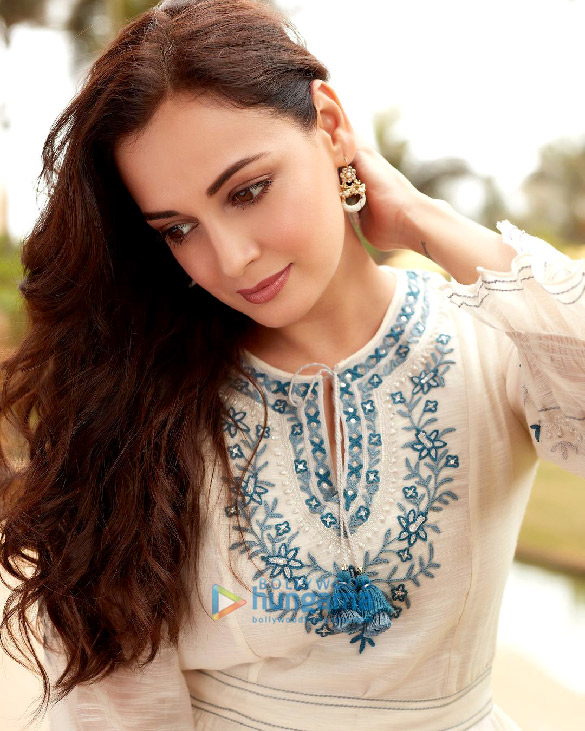 dia mirza 2 12