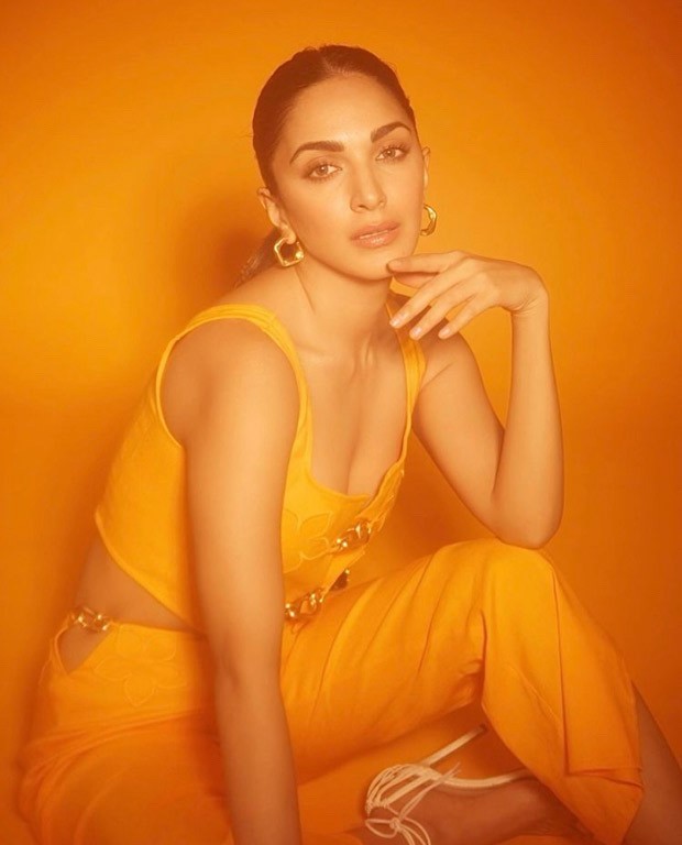 Kiara Advani shines bright in yellow crop top and pants worth Rs. 43,100 for Bhool Bhulaiyya 2 promotions Kiara Advani shines bright in yellow crop top and pants worth Rs. 43,100 for Bhool Bhulaiyya 2 promotions