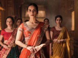 Manushi Chhillar receives Prithviraj outfit as a gift from Dr. Chandraprakash Dwivedi Manushi Chhillar receives Prithviraj outfit as a gift from Dr. Chandraprakash Dwivedi