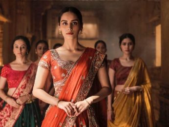 Manushi Chhillar receives Prithviraj outfit as a gift from Dr. Chandraprakash Dwivedi Manushi Chhillar receives Prithviraj outfit as a gift from Dr. Chandraprakash Dwivedi