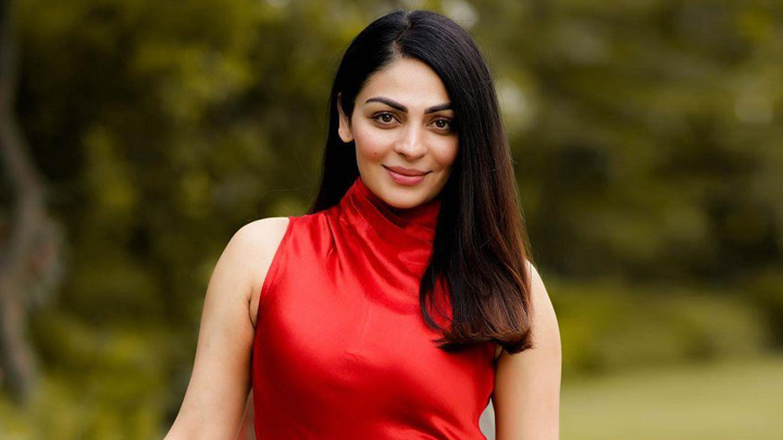 Neeru Bajwa: “Shah Rukh Khan messed up all of our love lives because…”| Rapid Fire Neeru Bajwa: “Shah Rukh Khan messed up all of our love lives because…”| Rapid Fire