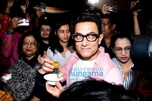 photos aamir khan snapped at the trailer preview of laal singh chaddha 1