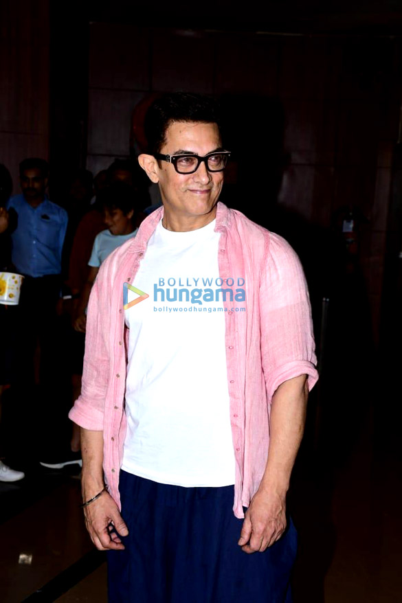 photos aamir khan snapped at the trailer preview of laal singh chaddha 4