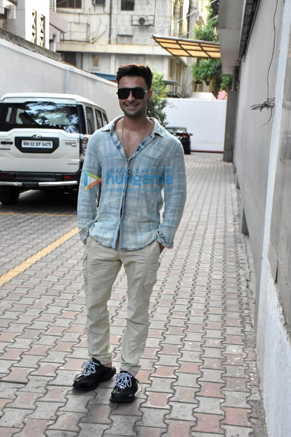 photos aayush sharma snapped at ramesh tauranis office in khar 1