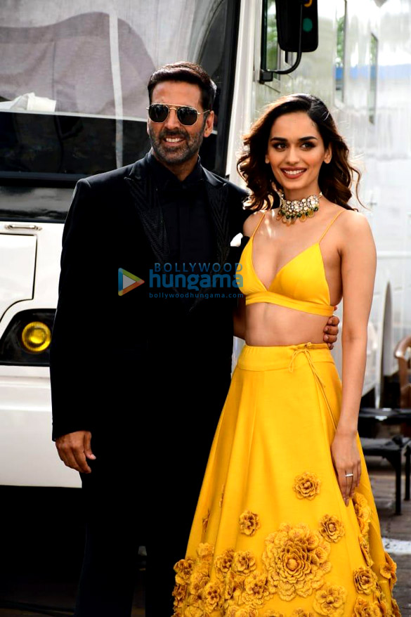 Photos: Akshay Kumar, Nora Fatehi, Manushi Chhillar and Neetu Singh snapped on the sets of Dance Deewane Junior Photos: Akshay Kumar, Nora Fatehi, Manushi Chhillar and Neetu Singh snapped on the sets of Dance Deewane Junior