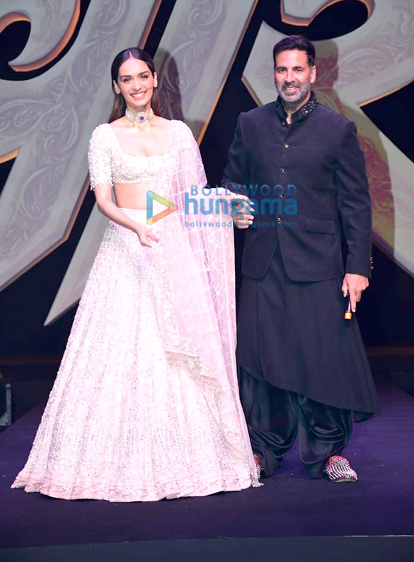 photos akshay kumar and manushi chhillar grace the trailer launch of prithviraj 5