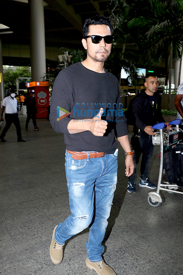 photos alia bhatt shahid kapoor saiee manjrekar and others snapped at the airport3 3