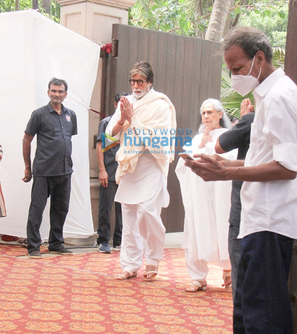 photos amitabh bachchan and jaya bachchan attend pt shiv kumar sharmas last rites ceremony 5